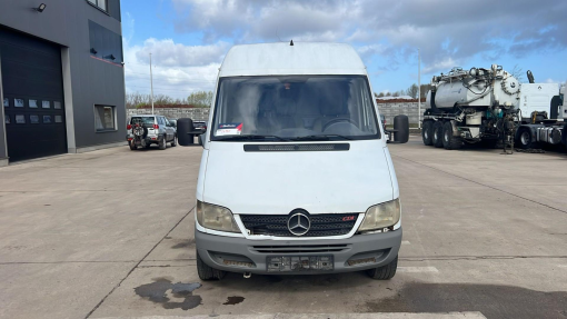 Mercedes-Benz-Sprinter-208 CDI