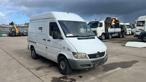 Mercedes-Benz-Sprinter-208 CDI