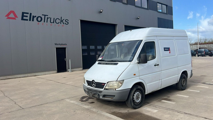 Mercedes-Benz-Sprinter-208 CDI