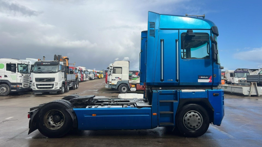 Renault--Magnum 520 DXI