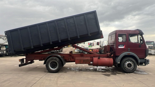 Mercedes-Benz--sk 1726