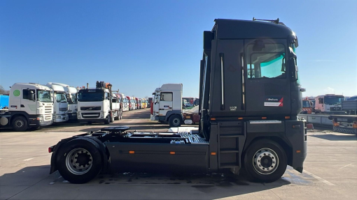 Renault--Magnum 500 DXI