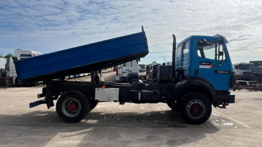 Mercedes-Benz--SK 1824