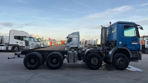 Mercedes-Benz--actros 3241