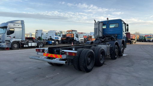 Mercedes-Benz--actros 3241