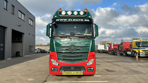 Mercedes-Benz--Actros 4158
