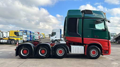 Mercedes-Benz--Actros 4158