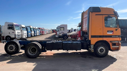 Mercedes-Benz--Actros 2540