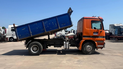 Mercedes-Benz--Actros 1831
