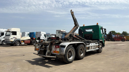 Volvo--FM 440