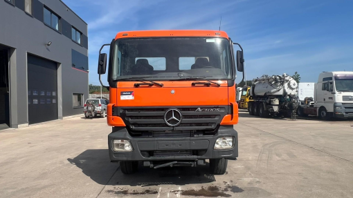 Mercedes-Benz--Actros 3236