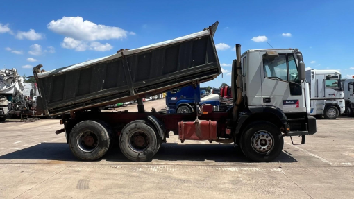 Iveco--Eurotrakker 260 E 37
