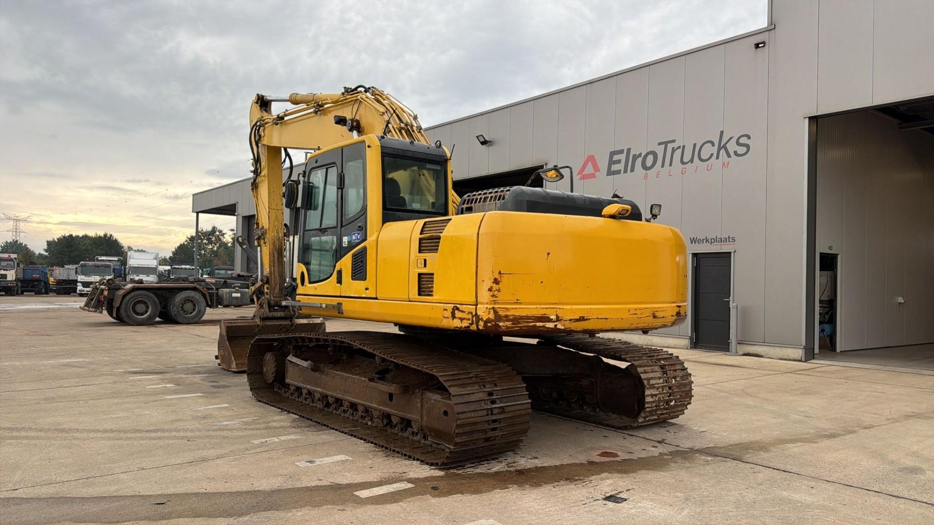 Komatsu 215LC-1