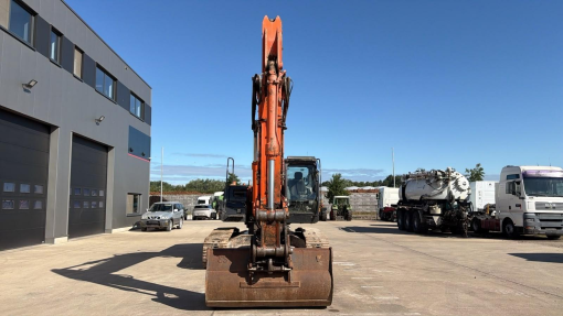 Hitachi--ZX250LCH-5A