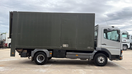 Mercedes-Benz--Atego 815