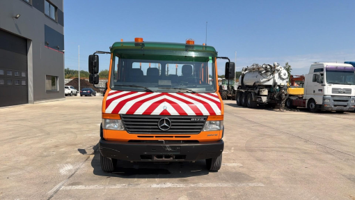Mercedes-Benz--813 D