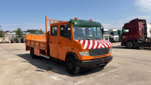 Mercedes-Benz--813 D