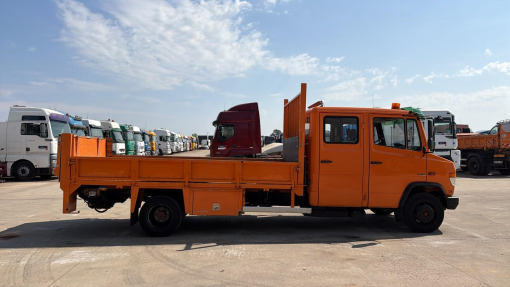 Mercedes-Benz--813 D