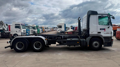 Mercedes-Benz--Actros 2641