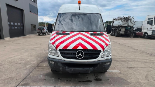Mercedes-Benz-Sprinter-519