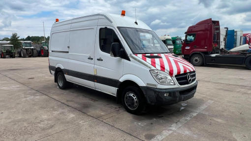 Mercedes-Benz-Sprinter-519
