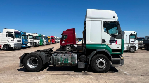 Renault--Premium 400