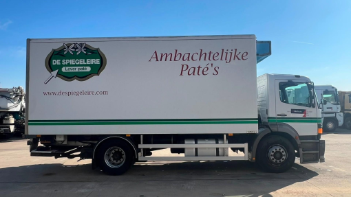 Mercedes-Benz--Atego 1823