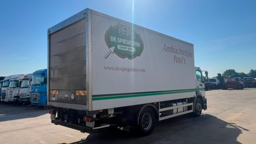 Mercedes-Benz--Atego 1823