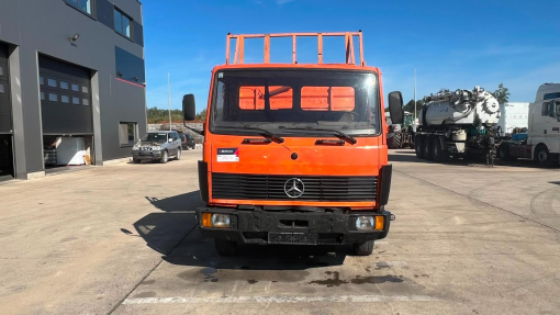 Mercedes-Benz--814