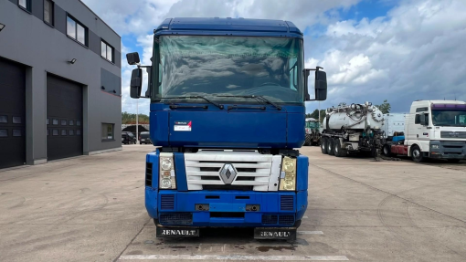 Renault--Magnum 440
