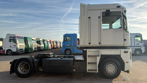 Renault--Magnum 440 DXI