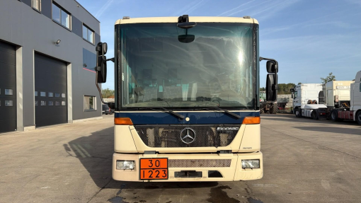 Mercedes-Benz--Econic 2633