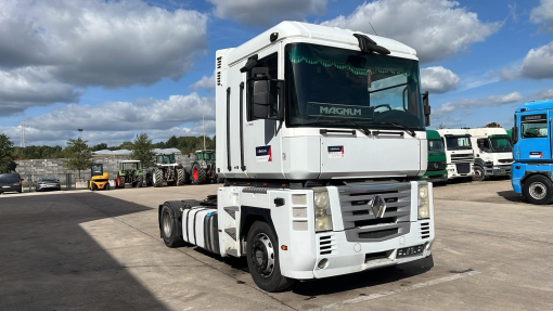 Renault--MAGNUM 460