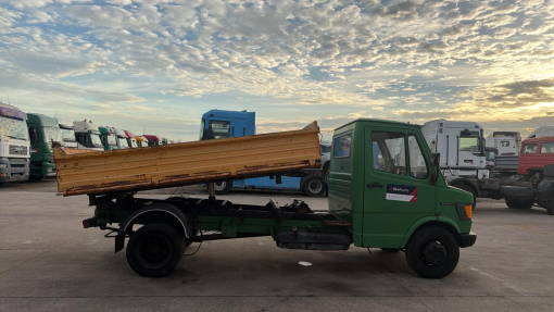 Mercedes-Benz--Vario 408