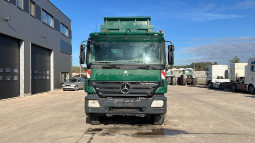 Mercedes-Benz--actros 3241