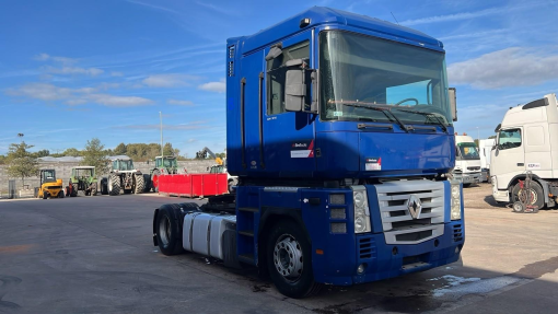 Renault--Magnum 440 DXI