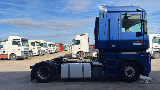 Renault--Magnum 440 DXI
