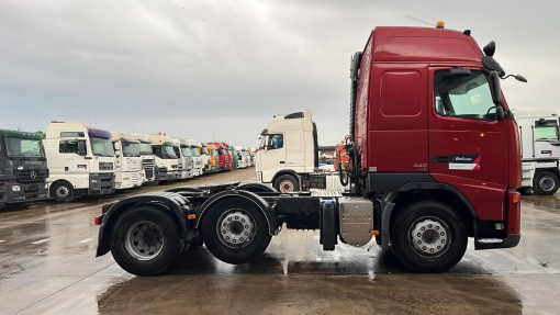Volvo--FH 440