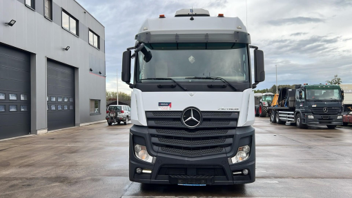 Mercedes-Benz--Actros 1942