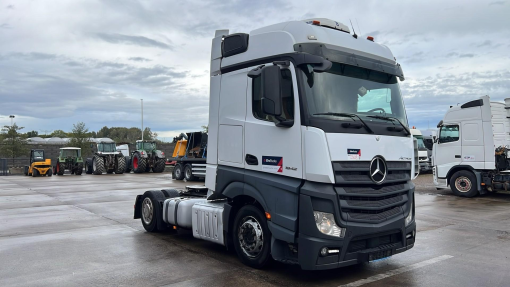 Mercedes-Benz--Actros 1942