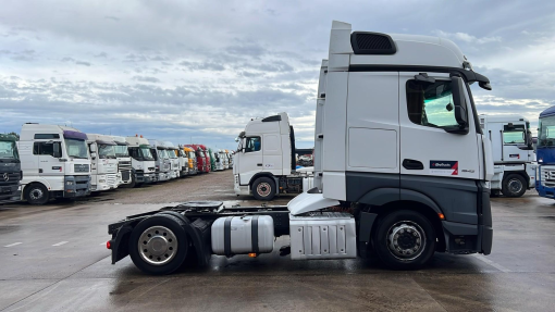 Mercedes-Benz--Actros 1942