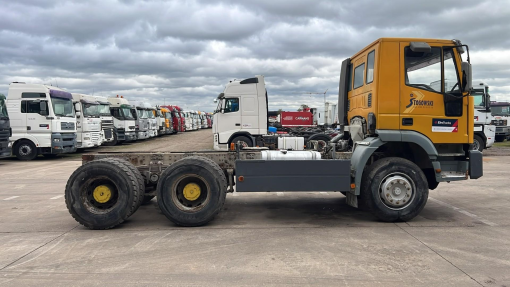 Iveco--Eurotrakker 260 E 30