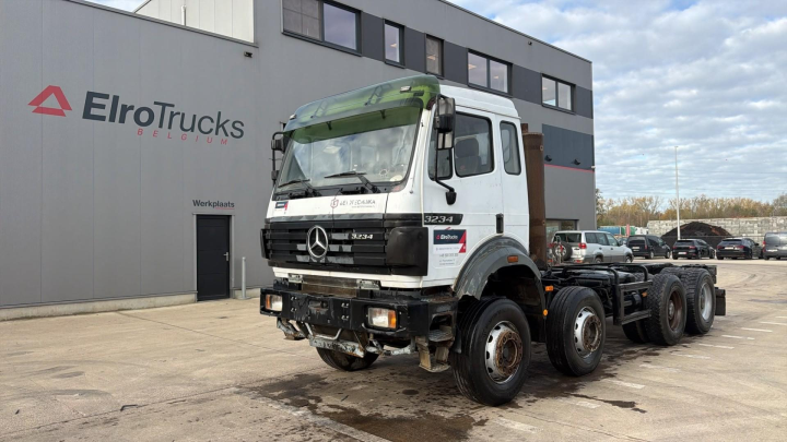 Mercedes-Benz--SK 3234