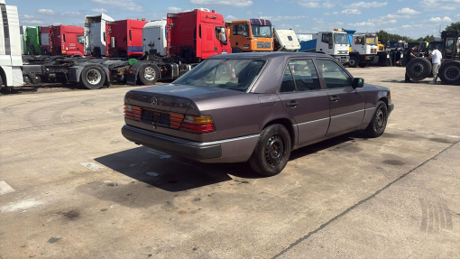 Mercedes-Benz-E-Klasse-200