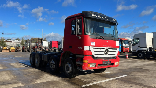 Mercedes-Benz--Actros 3240