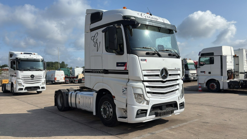Mercedes-Benz--Actros 1945