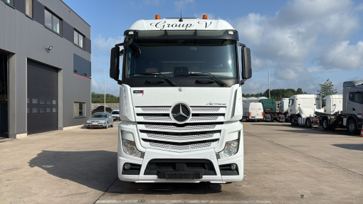Mercedes-Benz--Actros 1945