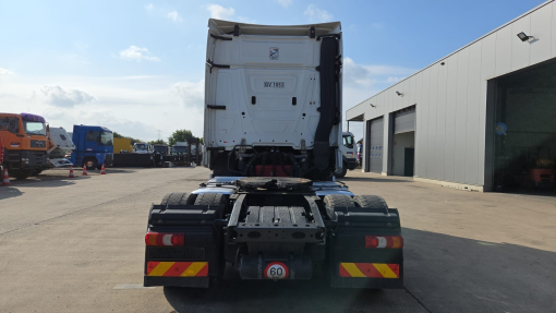 Mercedes-Benz--Actros 1945