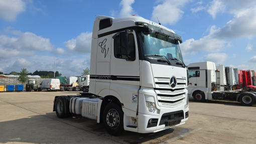Mercedes-Benz--Actros 1945