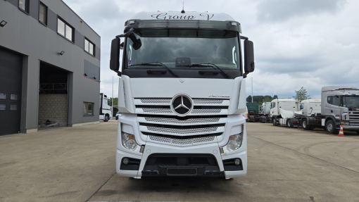 Mercedes-Benz--Actros 1945